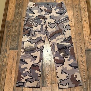 KUIU Men's Camouflage Utility Pants